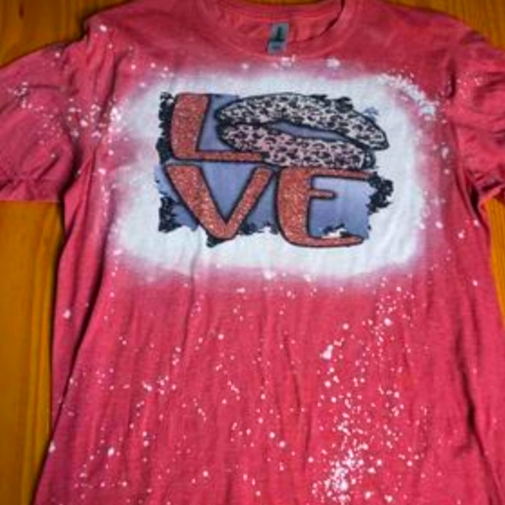 Size Medium Unisex LOVE T shirt